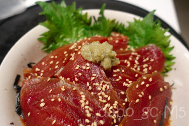 安い「冷凍マグロ」で「ヅケ丼」を作ってみた　＆　ローカルの魚の刺身