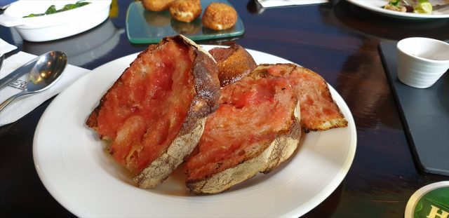 「Pan con Tomate（パンとトマト）」を作ってみたけど・・・・・